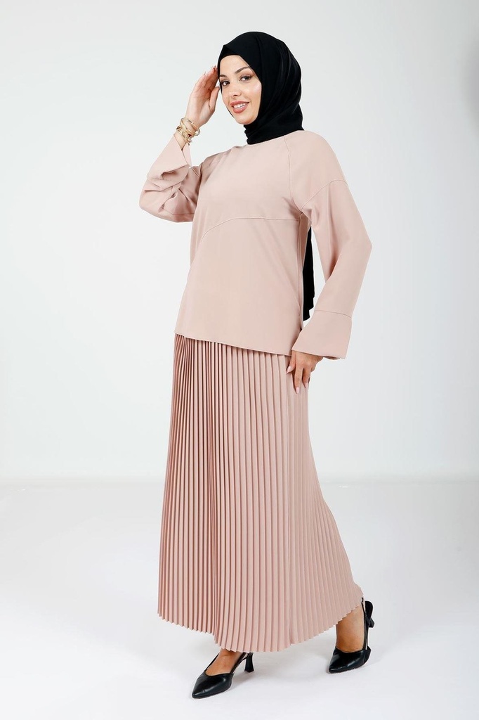 beyza-etegi-pliseli-bej-renk-bluz-ve-e--4f2e.jpg