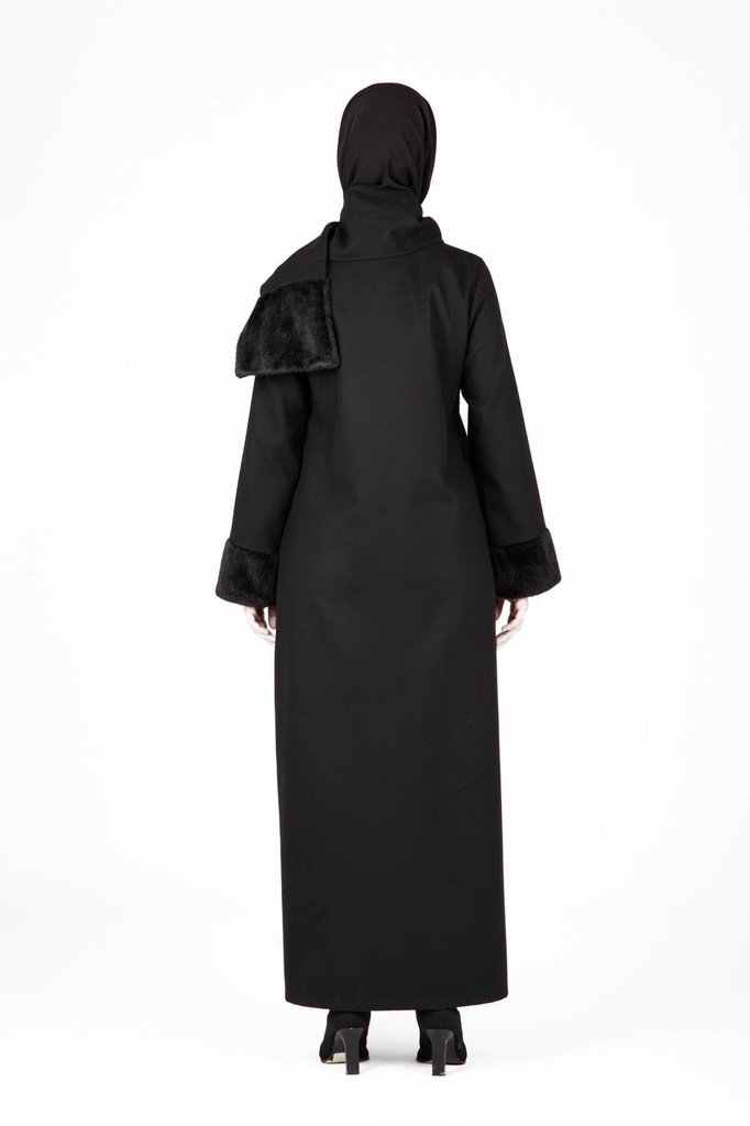 beyza-atkili-ve-kurk-detayli-siyah-kab-bd-a9b.jpg